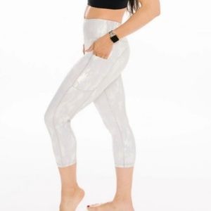 NEW zyia silver camo metallic pocket light n tight hi rise capri leggings white